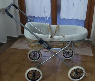 Carrozzina in vimini 