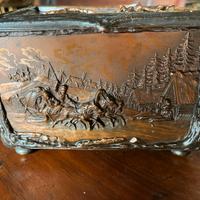 Cofanetto in rame con piedi in bronzo