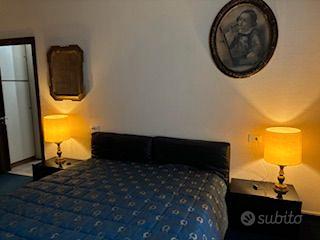 Letto matrimoniale + comodini legno laccato nero