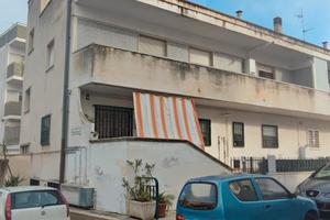 Ampio appartamento 4 vani con box auto - Bitetto