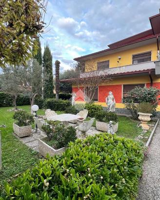 VILLA SINGOLA A CASTEL GOFFREDO