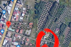 Fabbricato con terreno di pertinenza