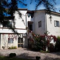 Villa panoramica con giardino e terreno