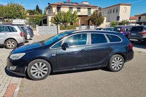 Opel Astra Sport Tourer 2012