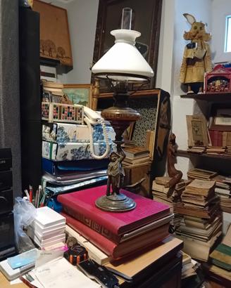 Antica lampada a petrolio