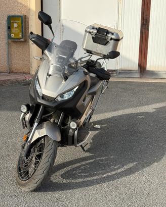 Honda X-ADV 750  full