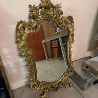 Specchio vintage dorato in ferro battuto