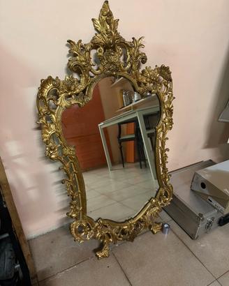 Specchio vintage dorato in ferro battuto