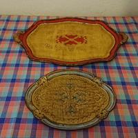 Vassoi in legno dorato