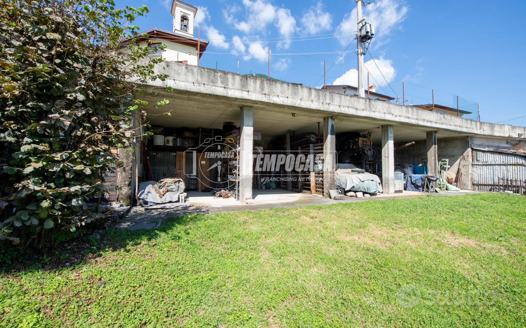 TERRENO DI 900 MQ CON MAGAZZINO E VISTA PANORAMICA - Altro