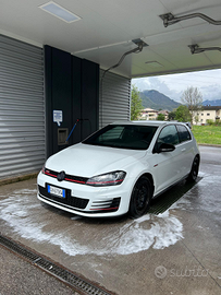 Volkswagen Golf GTI 2.0 TSI