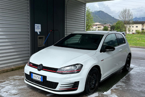 Volkswagen Golf GTI 2.0 TSI