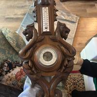 Barometro aneroide e termometro.