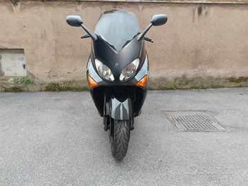 Yamaha T Max - 2004