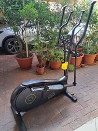 ELLITTICA 520  AUTOLIMENTATA - DECATHLON