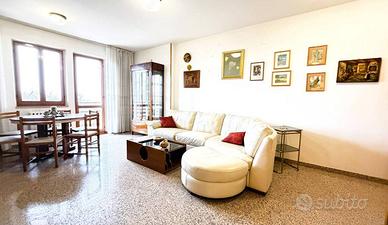 Appartamento di 143 m² con più di 5 locali e box a