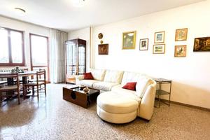 Appartamento di 143 m² con più di 5 locali e box a