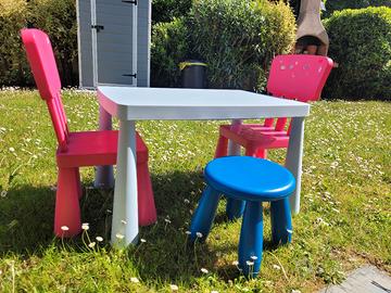 tavolo ikea mammut con 2 sedie e 1 sgabello