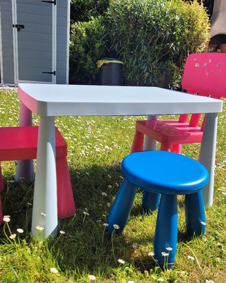 tavolo ikea mammut con 2 sedie e 1 sgabello