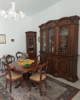 Stanza da pranzo anni '70 