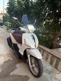 Piaggio Beverly 300 (2019) — condizioni eccellenti