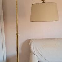 Lampada da terra regolabile con paraluce. Bella.