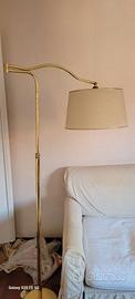 Lampada da terra regolabile con paraluce. Bella.