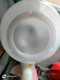 N.2 sfere in plastica color latte.