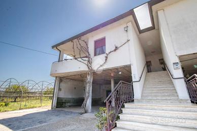 CASA SEMINDIPENDENTE A ORTONA