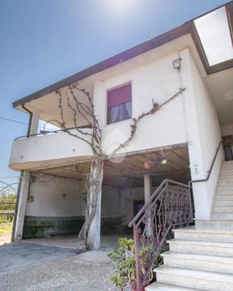 CASA SEMINDIPENDENTE A ORTONA