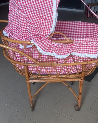 Culla in vimini vintage