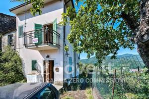 Rustico / Casale di 96 m² con 5 locali a Podenzana