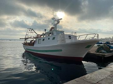 Peschereccio motopesca licenza a strascico