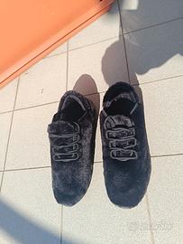 Scarpa in pelo sintetico molto calde