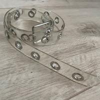 Cintura trasparente con occhielli