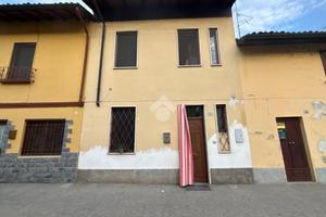 2 LOCALI A ROSATE