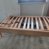 Letto con sollevamento automatico