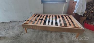 Letto con sollevamento automatico