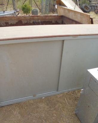 Scaffale metallo con ante scorrevoli