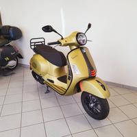 Piaggio Vespa 300 GTS hpe Super Sport solo 228 km