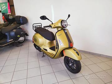 Piaggio Vespa 300 GTS hpe Super Sport solo 228 km