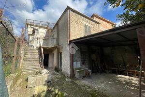 CASA SEMINDIPENDENTE A CASSINO
