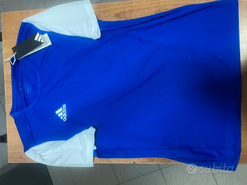 T-shirt Adidas Blu: Sportività e Stile