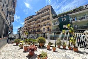 2 LOCALI A NAPOLI