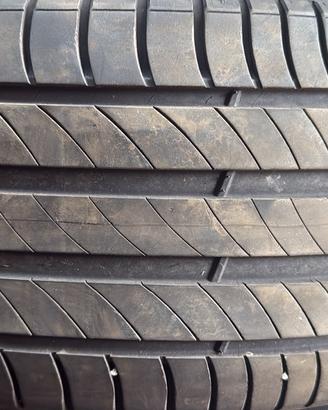 4 Gomme auto 235/55/18