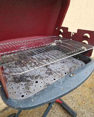 Barbecue portatile a carbonella