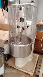 IMPASTATRICE A BRACCIA TUFFANTI