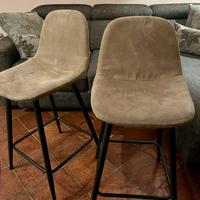 Set due sgabelli in velluto tortora con gambe nere