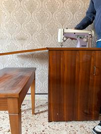 Macchina da cucire necchi