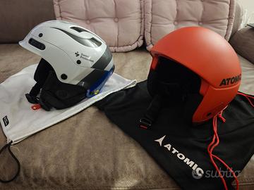 casco da sci Atomic e sweet protection